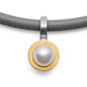 Silber-Anhänger "Perle im Sonnenkranz" mit Zuchtperle, teilvergoldet/seidenmatt