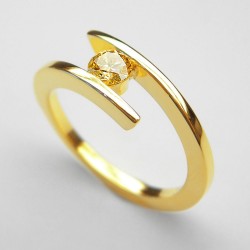 Gelbgold Ring "Sonnenschweif" mit gelbem Diamant