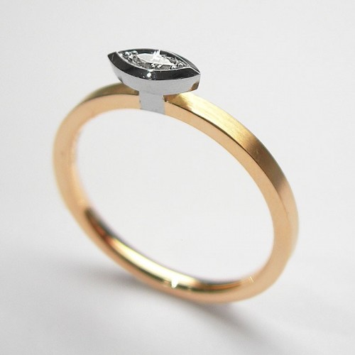 Roségold/Platin Ring mit Marguise-Diamant, seidenmatt - poliert