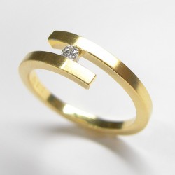 Gelbgold Ring "Sternen-Wirbel" mit Brillant