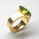 Gelbgold Ring mit Peridot-Navette